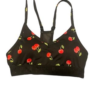 PINK XS lightly padded bralette. Gently used. In great shape!!